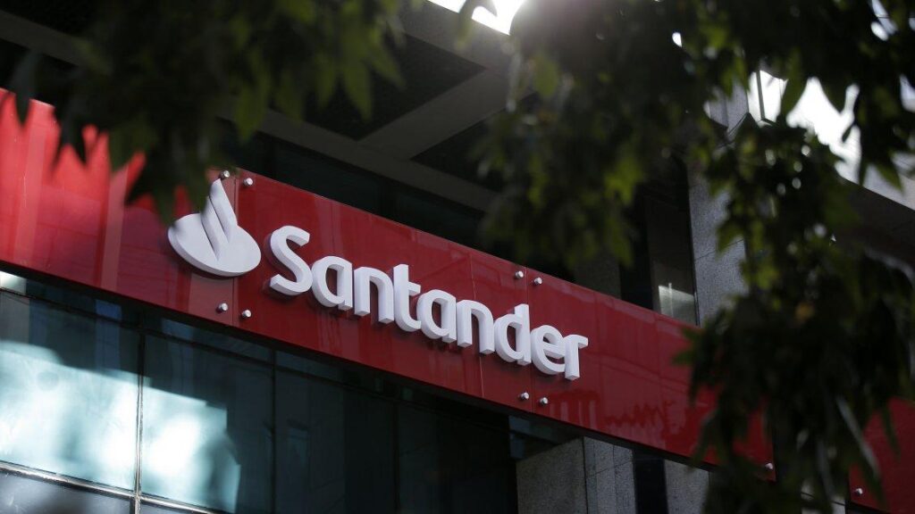 Banco Santander Sufre Ataque Cibernético Masivo