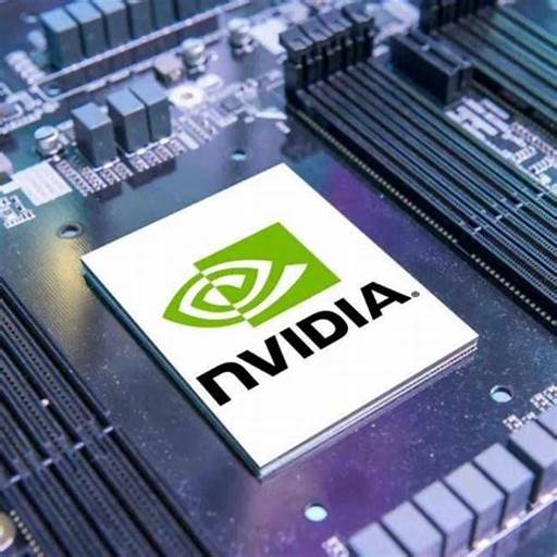 EL FALLO FUE DESCUBIERTO POR LA FIRMA DE SEGURIDAD EN LA NUBE WIZ, QUE INFORMÓ A NVIDIA EL 1 DE SEPTIEMBRE DE 2024. EN UN ESCENARIO HIPOTÉTICO DE ATAQUE, UN ACTOR MALICIOSO PODRÍA CREAR UNA IMAGEN DE CONTENEDOR MALICIOSA QUE, AL EJECUTARSE EN LA PLATAFORMA OBJETIVO, LE OTORGARÍA ACCESO COMPLETO AL SISTEMA DE ARCHIVOS DEL HOST. ESTO PODRÍA MATERIALIZARSE EN UN ATAQUE A LA CADENA DE SUMINISTRO, DONDE LA VÍCTIMA ES ENGAÑADA PARA EJECUTAR UNA IMAGEN MALICIOSA, O MEDIANTE SERVICIOS QUE COMPARTEN RECURSOS DE GPU. UNA VEZ QUE EL ATACANTE OBTIENE ACCESO AL HOST, PODRÍA ALCANZAR LOS SOCKETS UNIX DEL CONTAINER RUNTIME (DOCKER.SOCK/CONTAINERD.SOCK), LO QUE LE PERMITIRÍA EJECUTAR COMANDOS ARBITRARIOS CON PRIVILEGIOS DE ROOT, TOMANDO CONTROL TOTAL DE LA MÁQUINA.